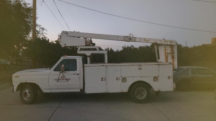 Bucket truck