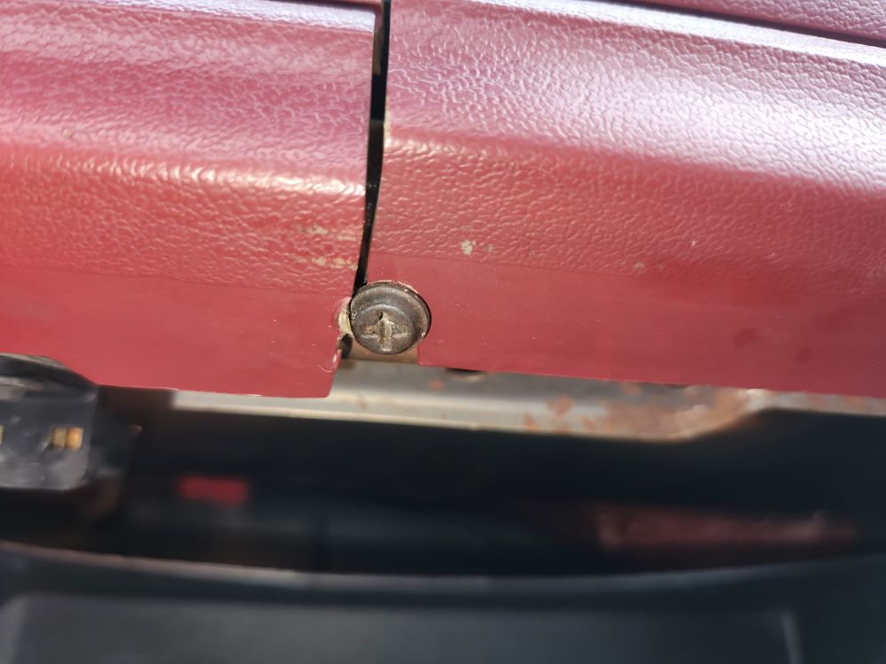 Screw in dash bottom